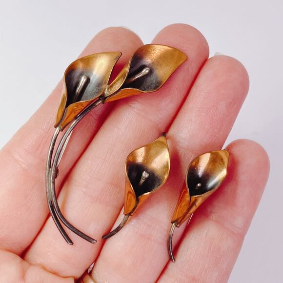 Vintage Signed Stuart Nye Sterling Copper Calla Lily Brooch Earrings Set - Picture 3 of 10